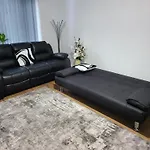 Spacious & Cosy Holiday Home In Manchester