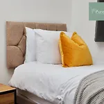 Perfect For Business Stays In Manchester - 5 Bedroom House By Purestay Short Lets & Serviced Accommodation
