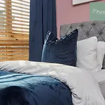 Superb House Manchester Near Etihad With Free Parking Sleeps 8