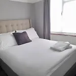 Bright 4-Bed House 15 Min To Manchester Centre