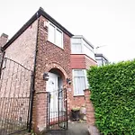 Windsor House 3 Bedrooms Sleeps 8