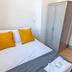 Pillo Rooms Serviced Apartments - Salford