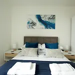 Modern City Flat With Gym & Spa