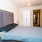 1 Bed Central Apt With Balcony & Free Parking - Gbp20 One4All Voucher Included If You Stay From Today Until The End Of June!!