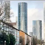 A Superb 2 Bed, 2 Bathroom Apartment In Manchester City Centre Free Parking