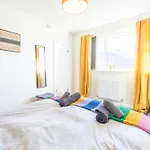 Newly Renovated 5 Bed + 5 Bath!