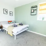 Newly Renovated 5 Bed + 5 Bath!