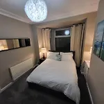 4 Bedrooms, 8 Min To Manchester City!