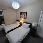 4 Bedrooms, 8 Min To Manchester City!