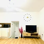 Albert Inn Apartments