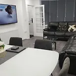 Etihcity - 3 Bedroom Semi - Free Parking Near Etihad Stadium, Tourist Attractions, Manchester City Centre, Transport And Motorway Links Next To Mcdonald\'S - Sky N Netflix