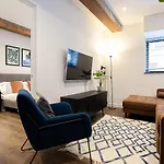 Stylish Modern Apartment In Central Manchester
