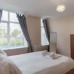Bright 1 Bed Manchester Flat - Sleeps 3
