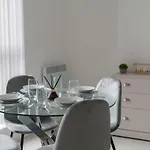 Modern Studio Apartment In Salford Great Views