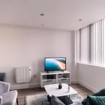 Stay Zeni, Alexandra Rise Manchester Slick 1 Bed