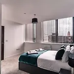 Stay Zeni, Alexandra Rise Manchester Slick 1 Bed