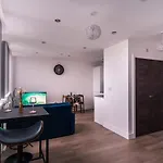 Stay Zeni, Alexandra Rise Manchester Fab Studio