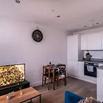 Stay Zeni, Alexandra Rise Manchester Fab Studio