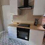 4 Bedroom House, 8 Min To City!