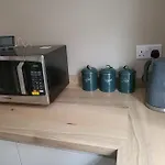 4 Bedroom House, 8 Min To City!