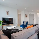 Spacious 2 Bed Apartment In Central Manchester