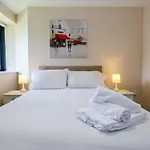 Bright & Spacious 1 Bedroom Manchester Apartment