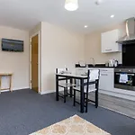 Bright & Spacious 1 Bedroom Manchester Apartment