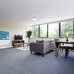 Stylish And Bright 2 Bedroom Apartment Manchester