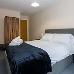 Stylish And Bright 2 Bedroom Apartment Manchester