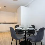 Smart 1 Bedroom Apartment In Salford Manchester