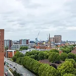 Stunning 2 Bedroom Apartment Manchester