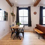 Superb 2Bed 2Bath 5Min Walk To Victoria Station