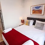 Superb 2Bed 2Bath 5Min Walk To Victoria Station