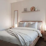 Lovely 2 Bed Apartment In Manchester - Sleeps 4