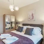 Contemporary 1 Bed Manchester Flat - Sleeps 3