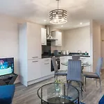 Contemporary 1 Bed Manchester Flat - Sleeps 3