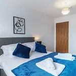 Stunning 2 Bed Apartment In Salford With Views