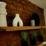 Lovely 3 Bedroom Home In Manchester -Sleep 7