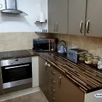 Lovely 3 Bedroom Home In Manchester -Sleep 7