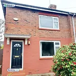 Lovely 3 Bedroom Home In Manchester -Sleep 7