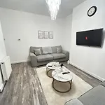 Lovely 5Br Home In Manchester. Close To The City