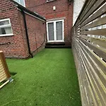 Lovely 5Br Home In Manchester. Close To The City