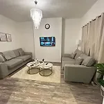 Lovely 5Br Home In Manchester. Close To The City