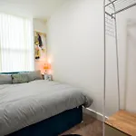Stylish One-Bedroom With Free Parking Sleeps 4