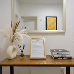 Stylish One-Bedroom With Free Parking Sleeps 4