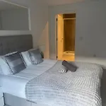 Manchester City Center Apartment