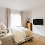 Spacious 4 Bedroom Home - Sleeps 8