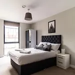 Prime Location 1 Bed Penthouse Apartment