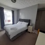 Stylish 4 Bed House - 15 Min To Manchester Centre