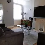 Stylish 4 Bed House - 15 Min To Manchester Centre
